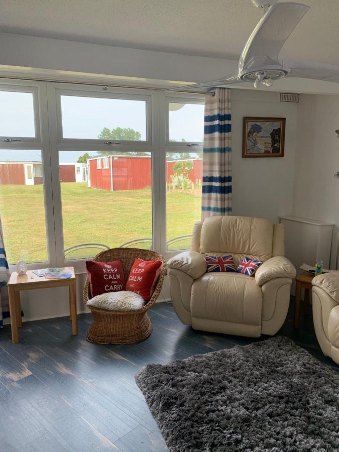 Cosy Beach Chalet Scratby Exterior photo