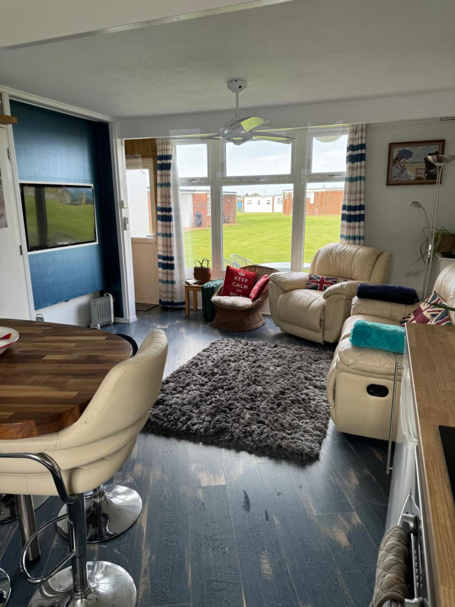 Cosy Beach Chalet Scratby Exterior photo