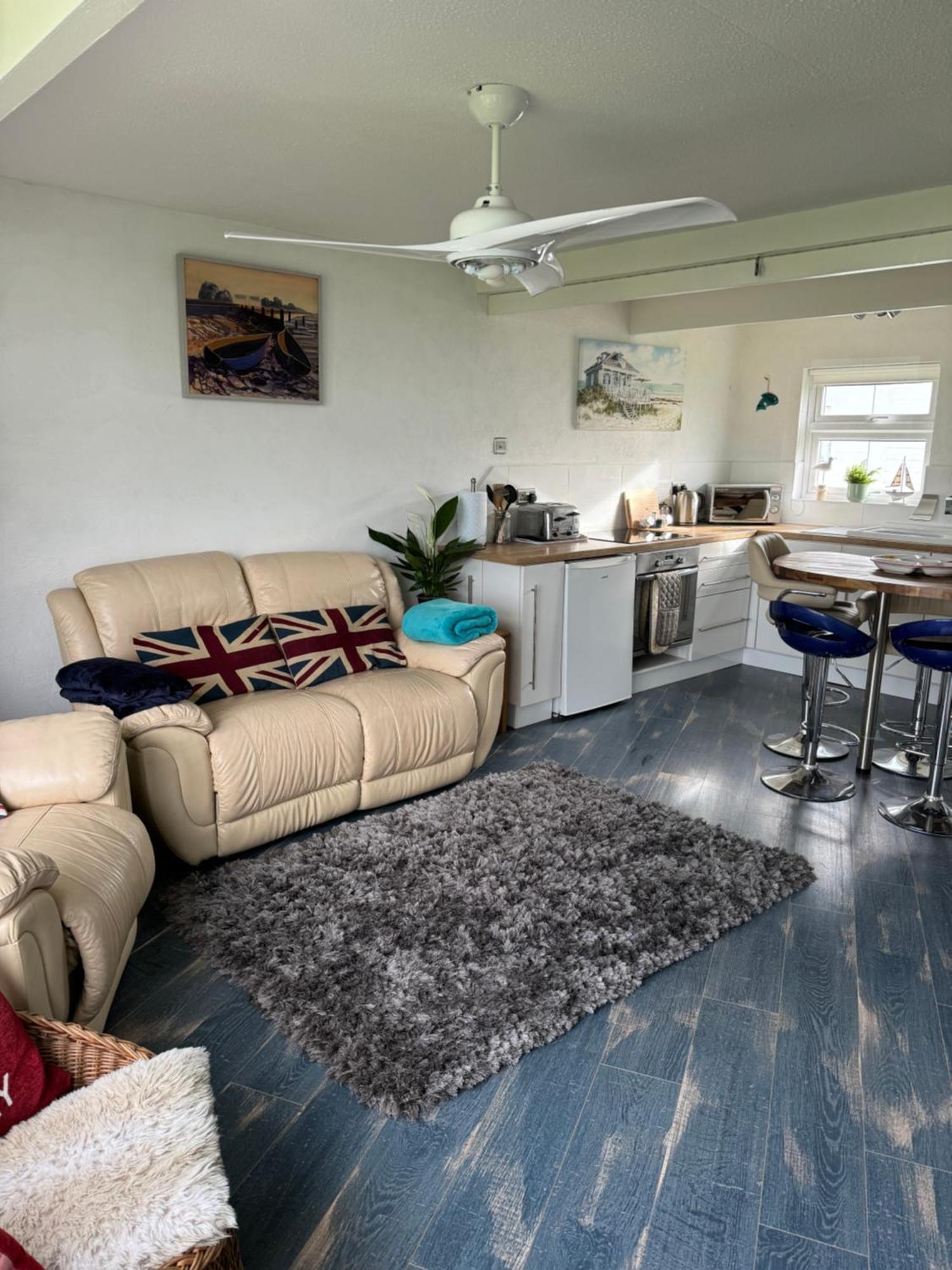 Cosy Beach Chalet Scratby Exterior photo